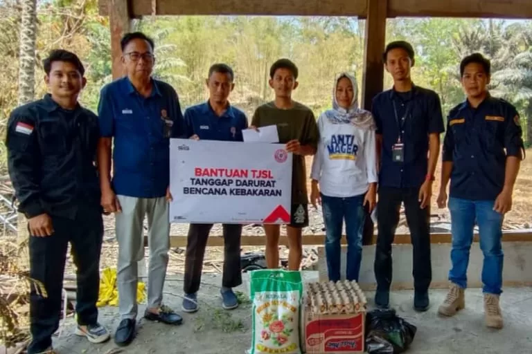 Peduli Sesama, PT Semen Tonasa Bantu Korban Kebakaran di Segeri