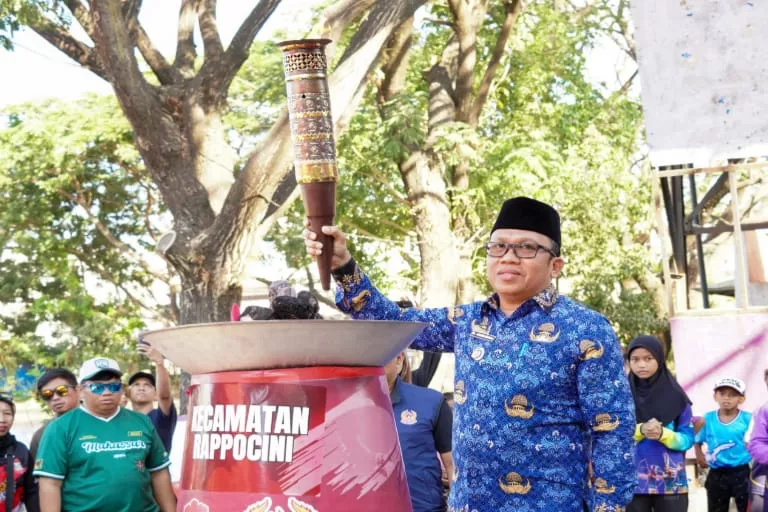 Camat Rappocini Menerima Kirab Obor Porkot ke-8 Kota Makassar