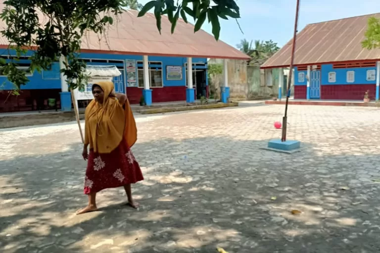 Memakan Biaya Rp 181 Juta, Pemasangan Paving Blok SDN Inpres Palemba Diduga Dikerjakan Asal Jadi