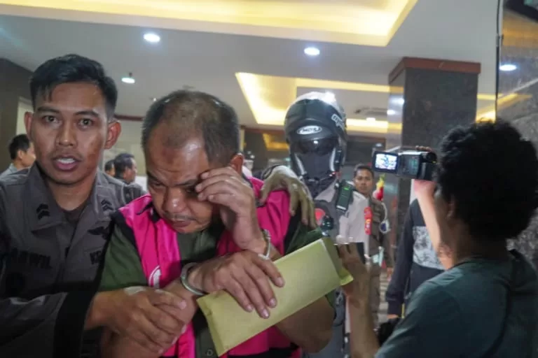 Kajati Sulsel Menetapkan dan Menahan 2 Orang Tersangka Perkara Tindak Pidana Korupsi PT Surveyor Indonesia Cab