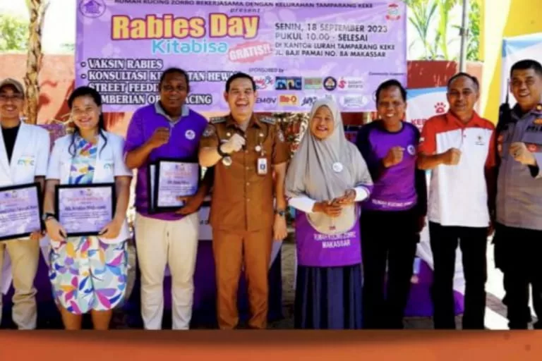 Bersama Kapolsek, Camat Mamajang Hadiri Baksos Rabies Day Kitabisa