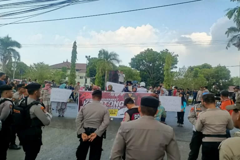 Kasus Dugaan Pelecehan Seksual, Warga Desak Pj Bupati Takalar Copot Kades Kadatong