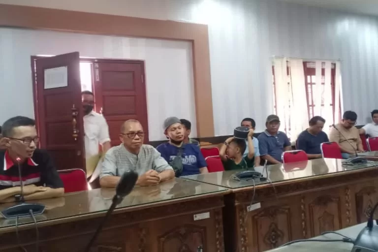 Dugaan Asusila Oknum Kades Belum Terungkap, Keluarga Korban Temui Anggota DPRD Takalar