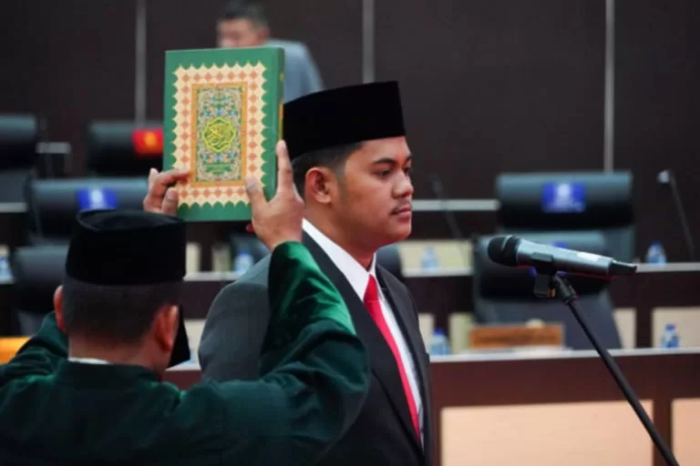 Ketua DPRD Sulsel Ambil Sumpah PAW Muhammad Aslim