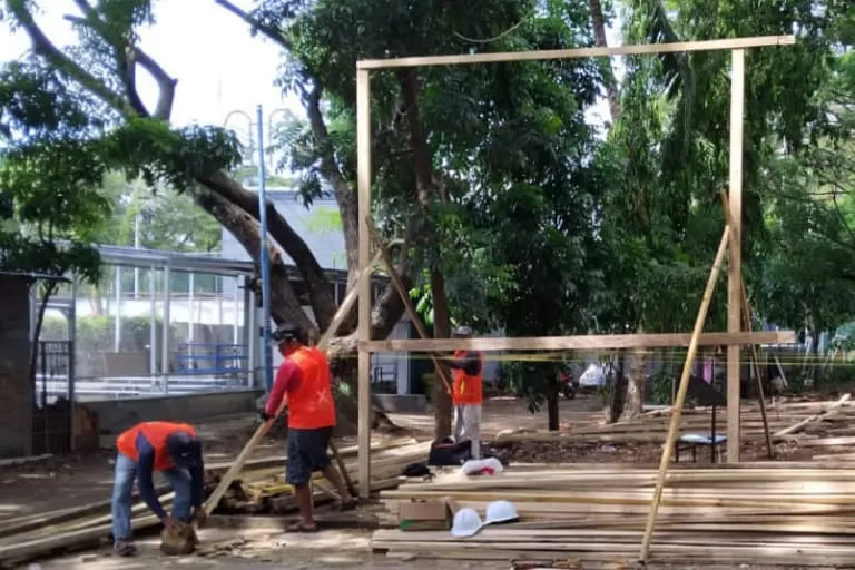 Dispora Makassar Mulai Renovasi Lapangan Karebosi, Lakukan Pemagaran Total