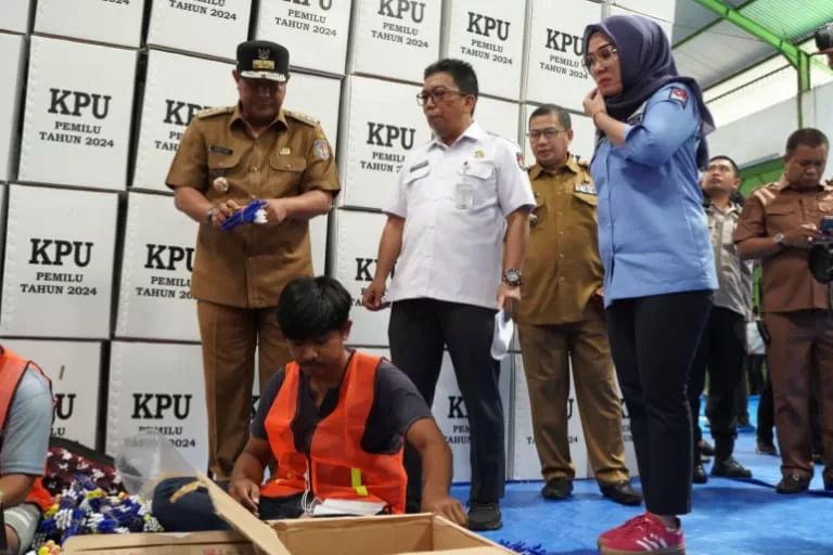 Tinjau Gudang Logistik KPU, Ketua DPRD Sulsel Minta Penyelenggara Pemilu Jaga Netralitas