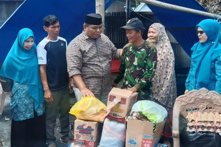 Wujud Kepedulian, Lurah Manjang Loe Sisipkan Sebagian Harta untuk Korban Kebakaran di Kampung Berua