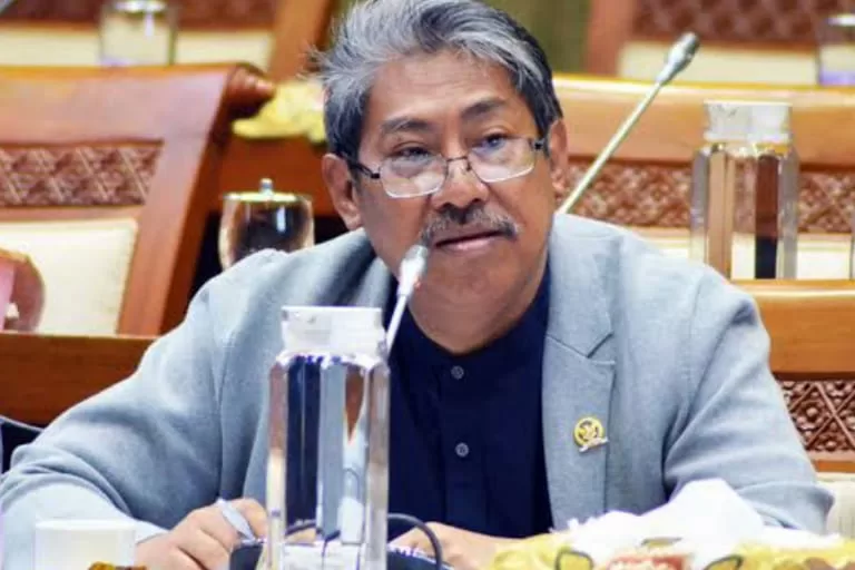 DPR Desak KPK Periksa Bahlil Soal Izin Usaha Tambang