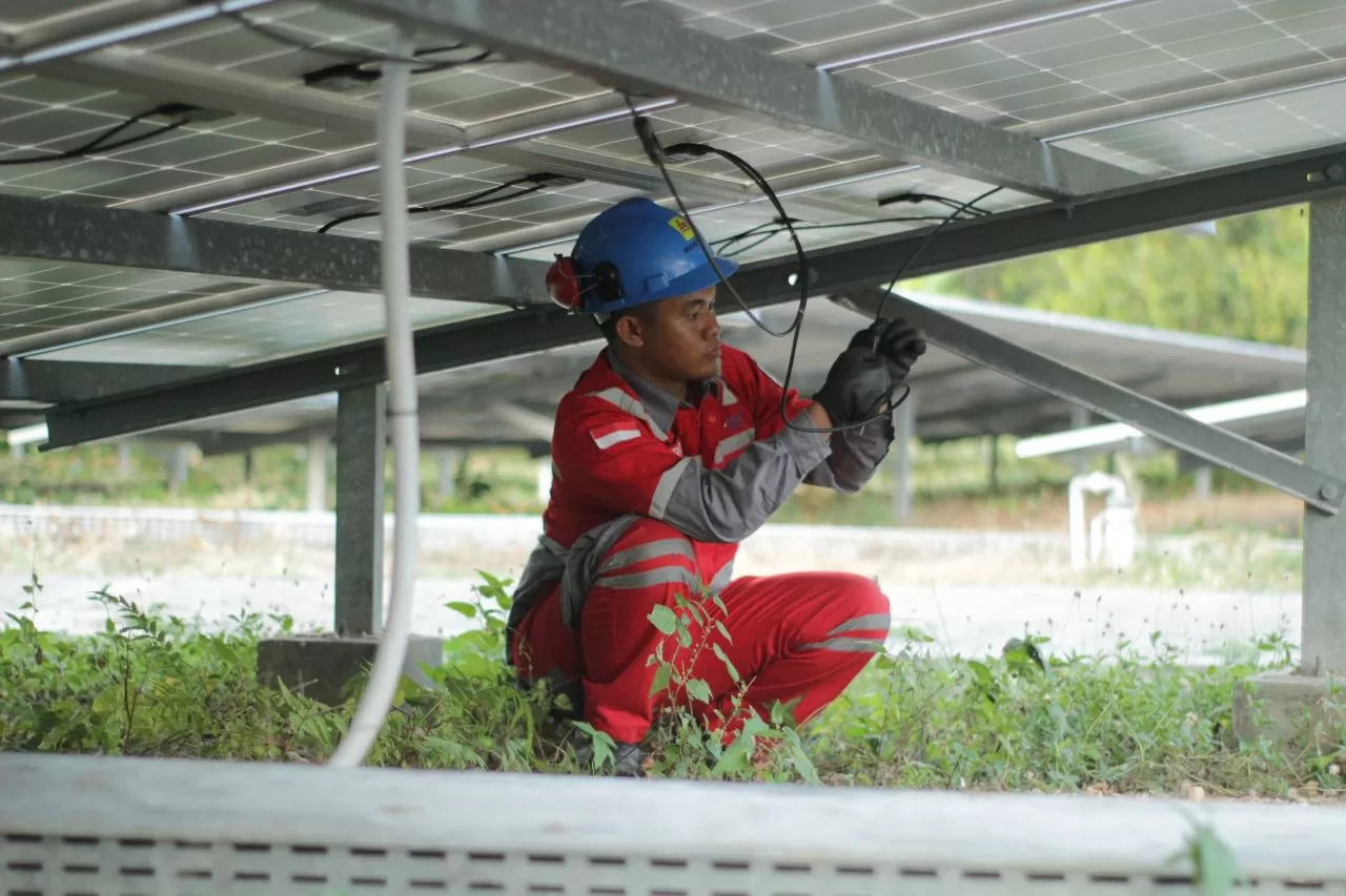 Sambut HUT ke-26 Kementerian BUMN, PLN IP UBP Tello Perkuat Transisi Energi Melalui PLTS Hybrid Selayar