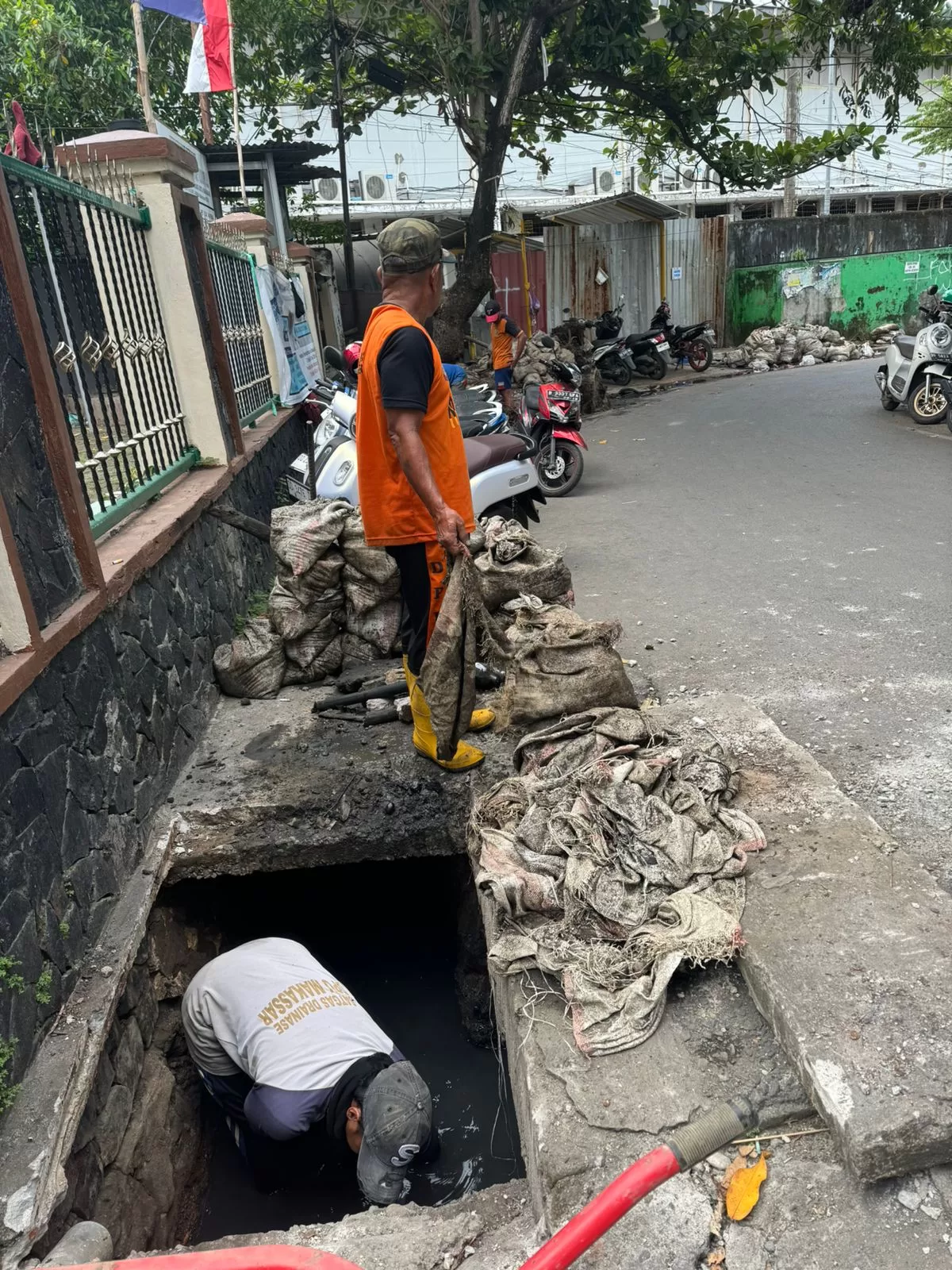 Giat Dinas PU Lakukan Pengerukan Sedimen