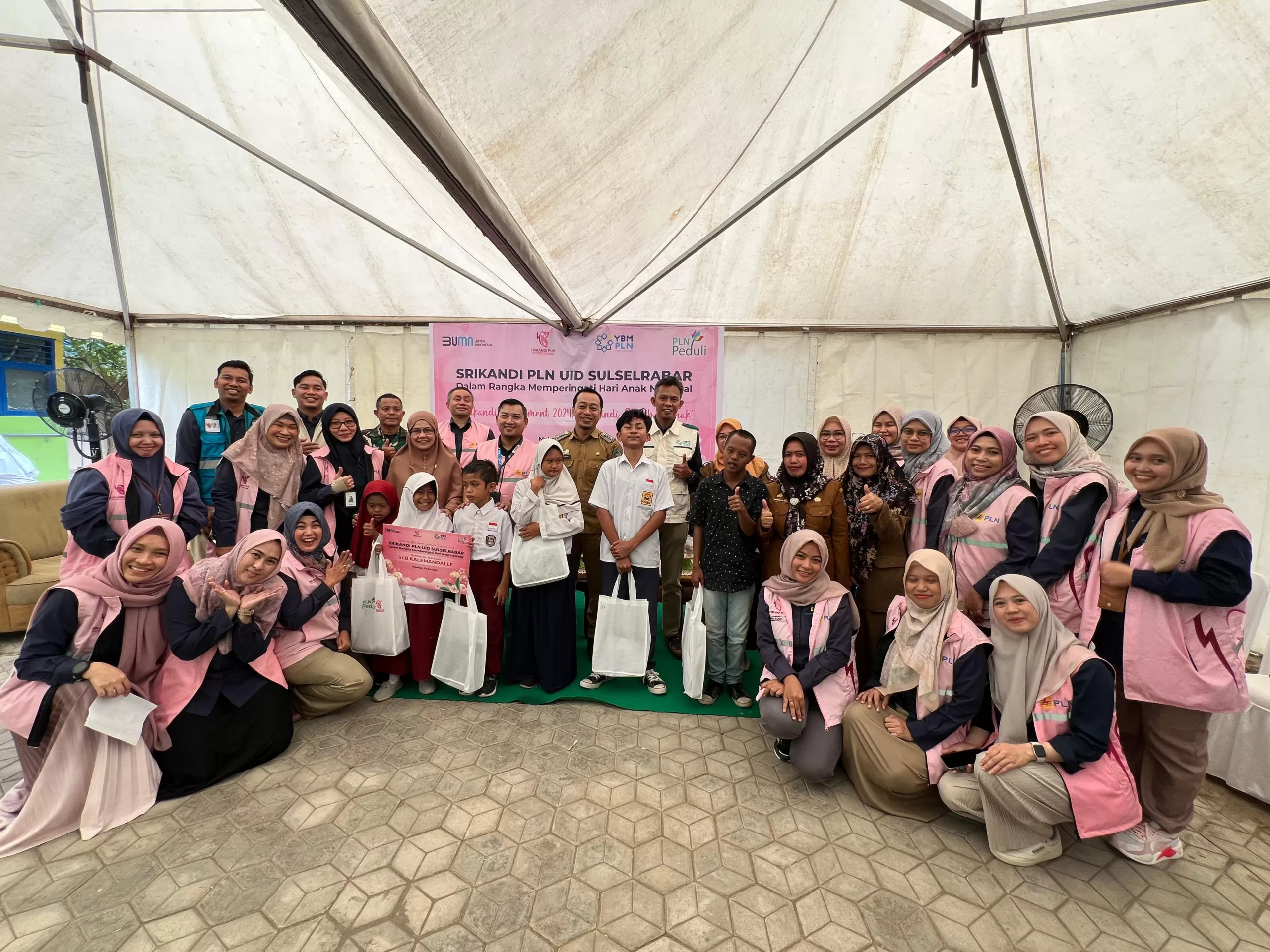 Hari Anak Nasional, Srikandi PLN Beri Bantuan di SLB Kalemandalle