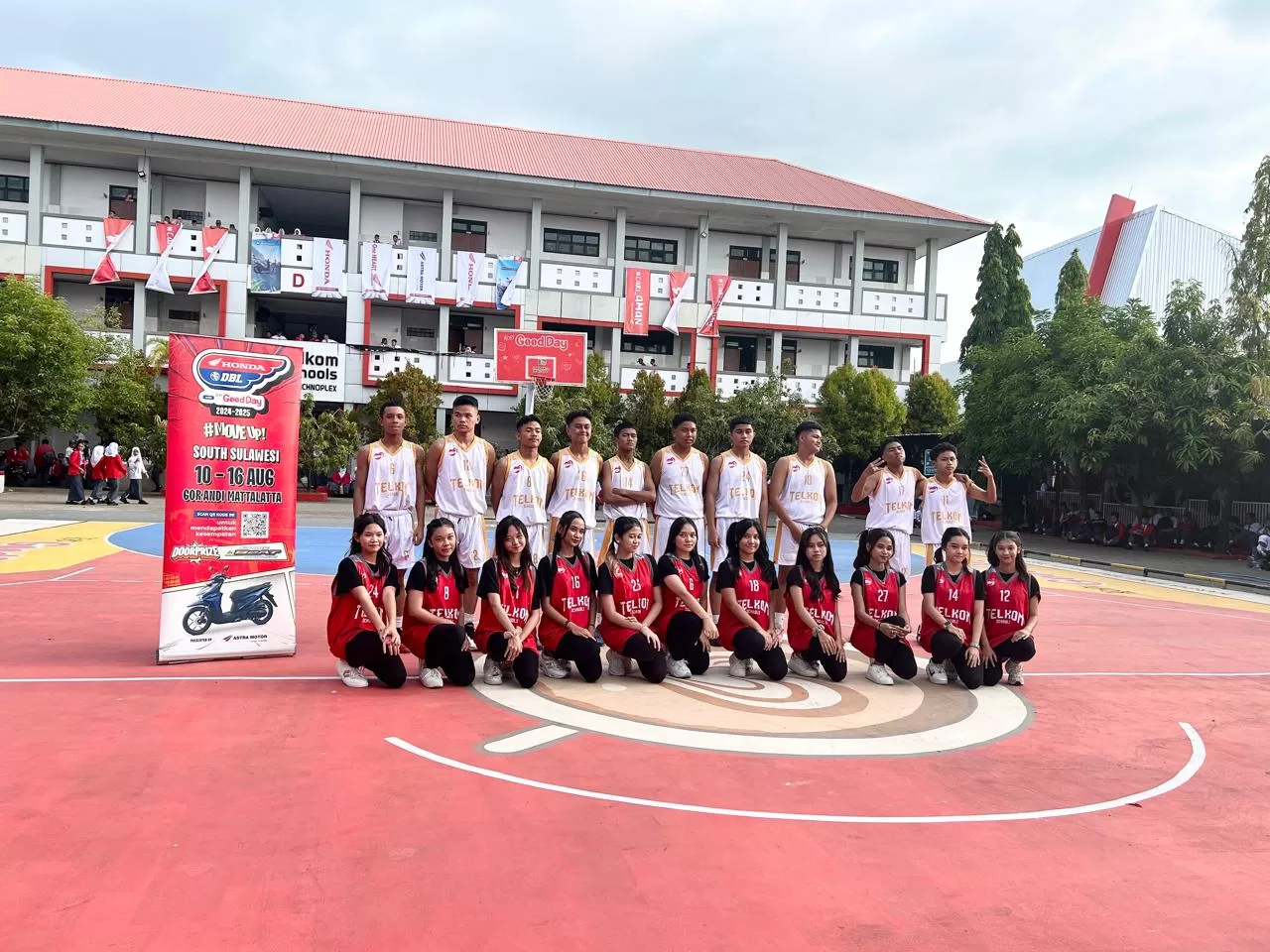 Honda DBL Roadshow Goes To School Hadir di SMK Telkom Makassar