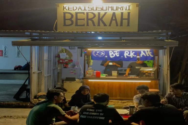 Kedai Susu Murni Berkah di Makassar, Langganan Pekerja dan Mahasiswa