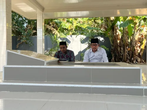 Bakal Calon Wakil Gubernur Azhar Arsyad Ziarahi Makam Pendiri NU Sulsel