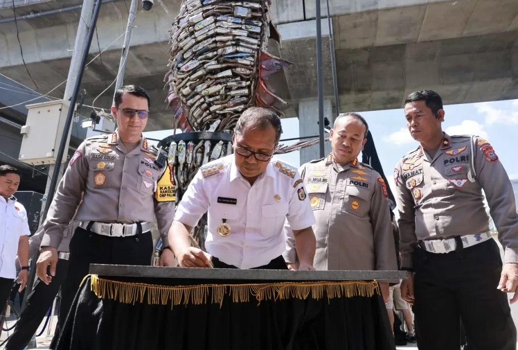 Resmikan Tugu Ikan Knalpot Brong di Fly Over, Danny Sebut Kombespol Ngajib Pemimpin Kreatif