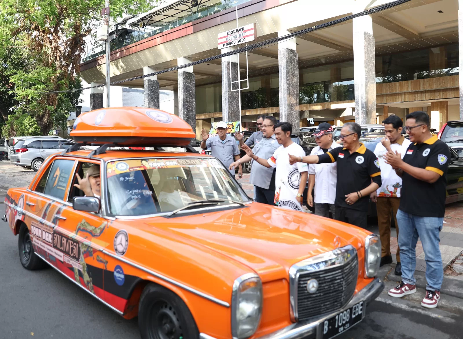 Lepas Peserta Mercedes Benz Klasik Tour Der Sulawesi, Firman Ingatkan Istirahat Jika Lelah