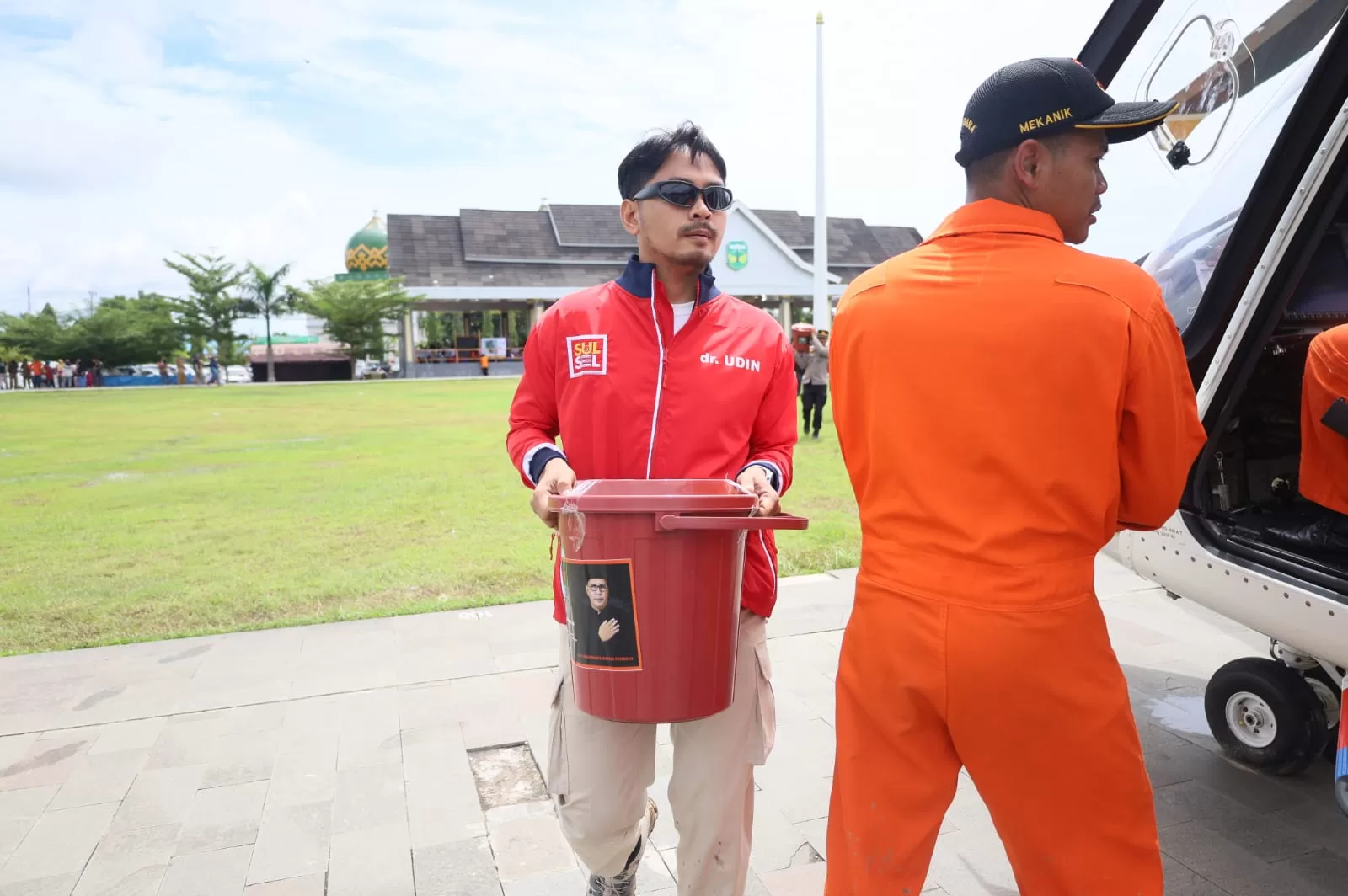 Dokter Udin Pimpin Distribusi Bantuan Warga Makassar ke Wilayah Terisolir Luwu