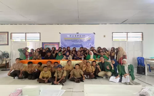 Dosen UMI dan UNIBOS Lakukan Edukasi Upaya Pencegahan Perilaku Seks Berisiko di SMP Negeri 8 Pinrang