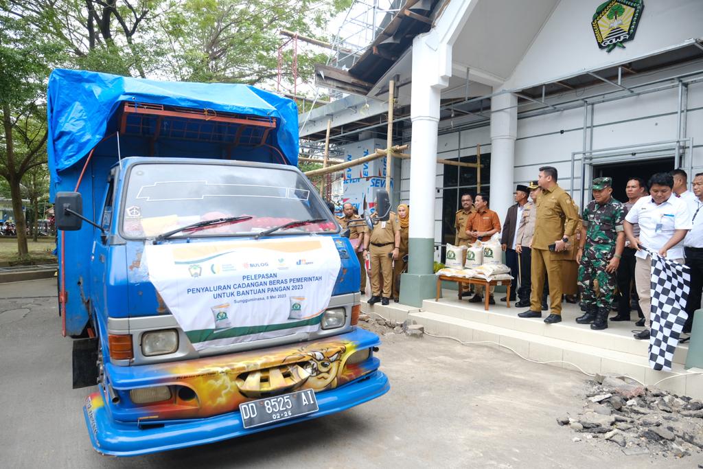 Tekan Angka Kemiskinan, 60.311 KPM di Gowa Terima Bantuan Pangan