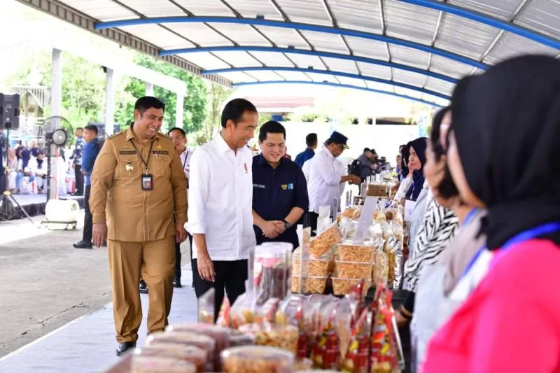 Bersilaturahmi dengan Ribuah Nasabah Program Mekar, Presiden Jokowi Dorong Produk UMKM Dikemas Menarik agar Bi