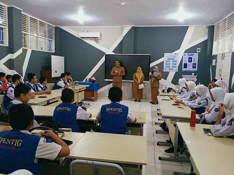 Diskominfo Makassar Sosialisasi Literasi Keamanan Siber di Sekolah